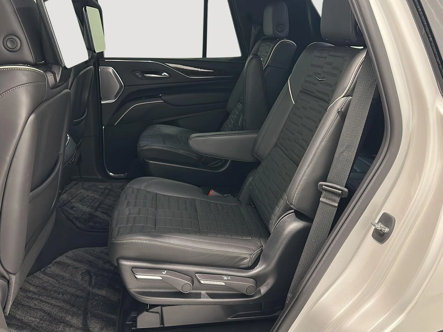 Used 2023 Crystal White Tricoat Cadillac Sport Platinum image 22