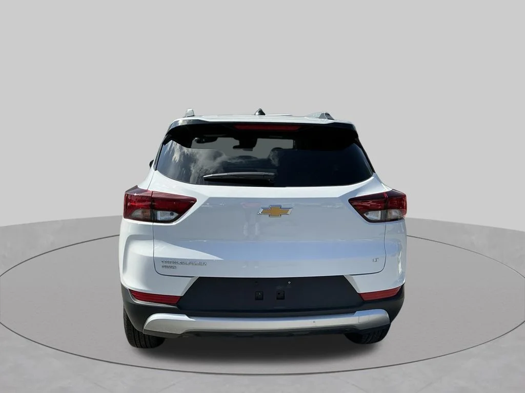 Used 2025 White Chevrolet LT image 8