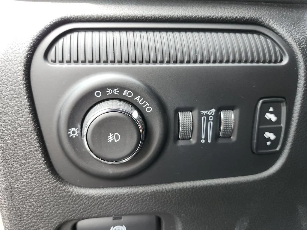 Used 2024 Black Jeep Series II image 27