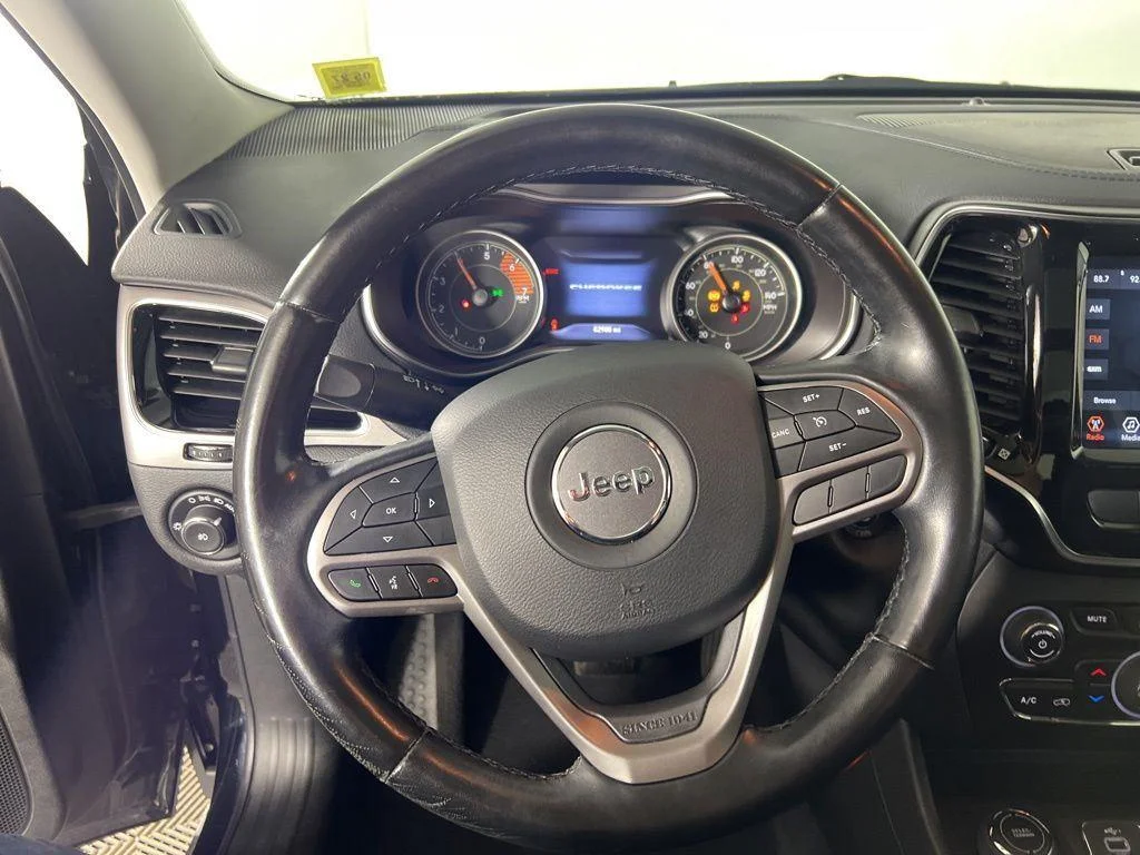 Used 2020 Diamond Black Crystal Pearlcoa Jeep Limited image 14