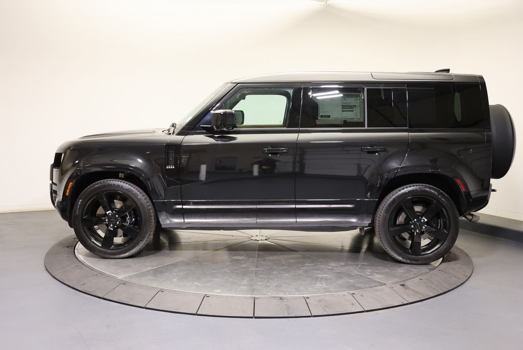 New 2026 Santorini Black Metallic Land Rover V8 image 2