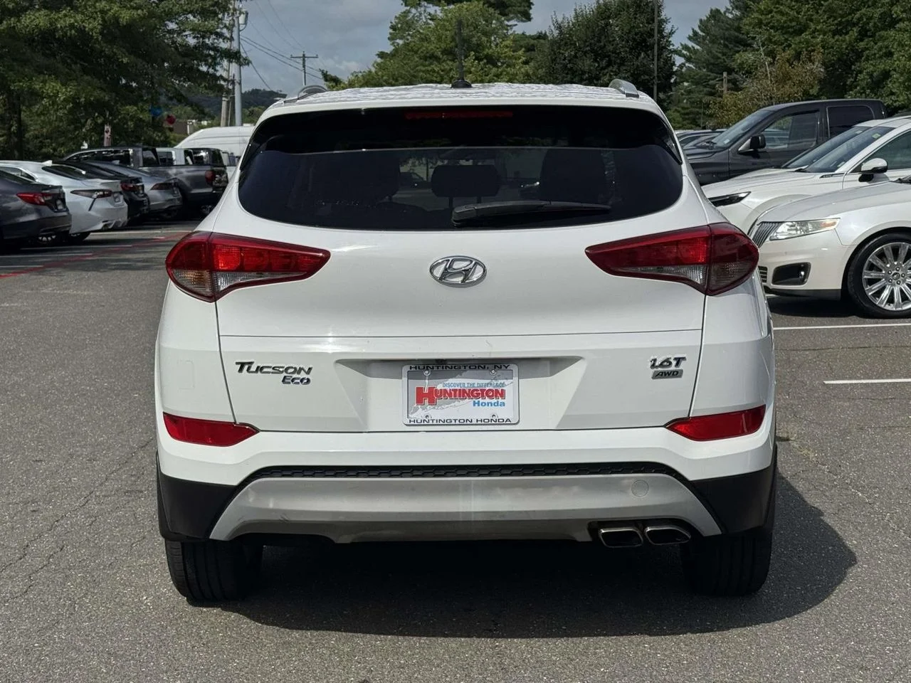 Used 2017 Winter White Hyundai Eco image 6