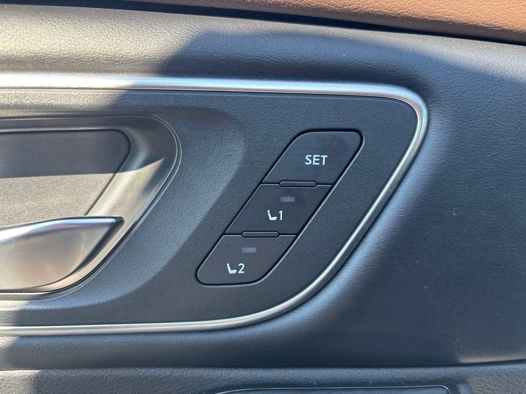Used 2023 Silver Nissan Platinum image 19