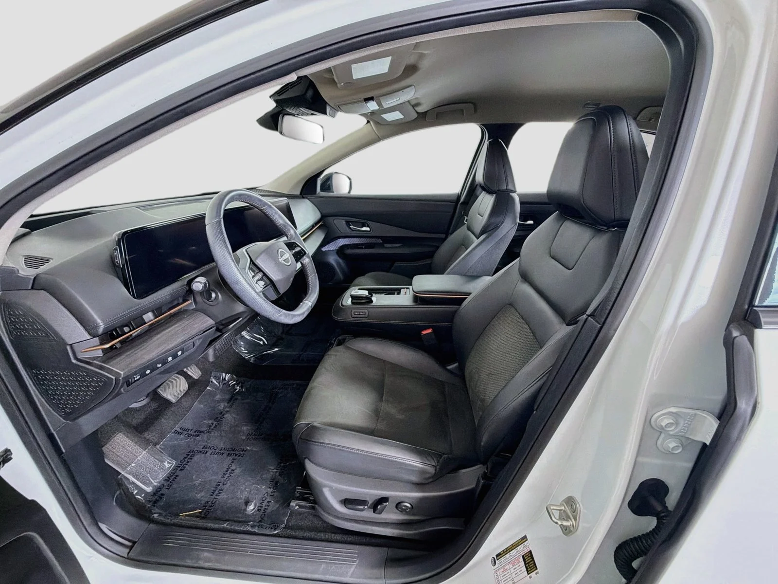 Used 2024 Everest White Pearl Tricoat/Black Diamond Pearl Nissan ENGAGE image 22