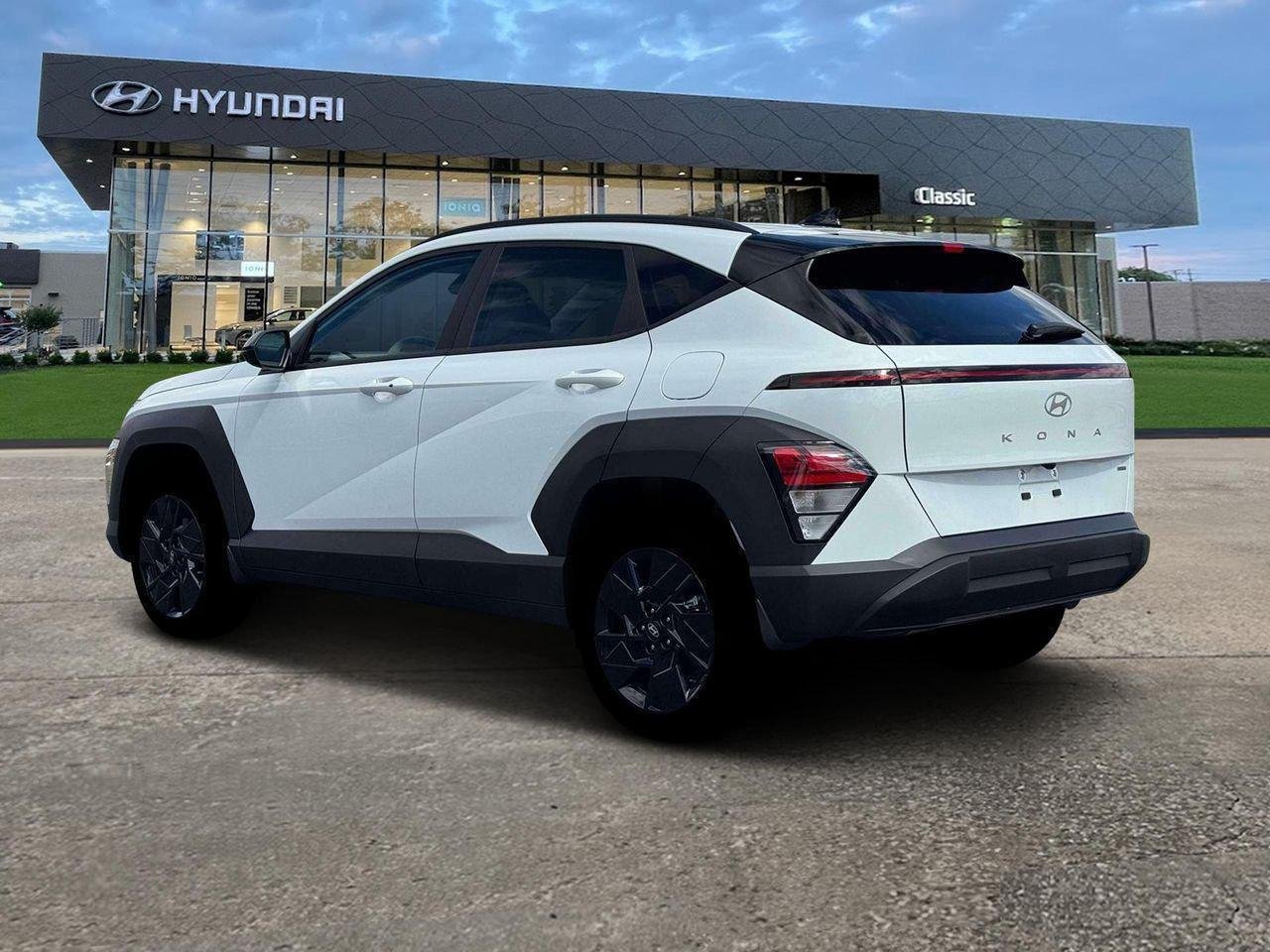 New 2026 Atlas White Hyundai SEL Sport image 4