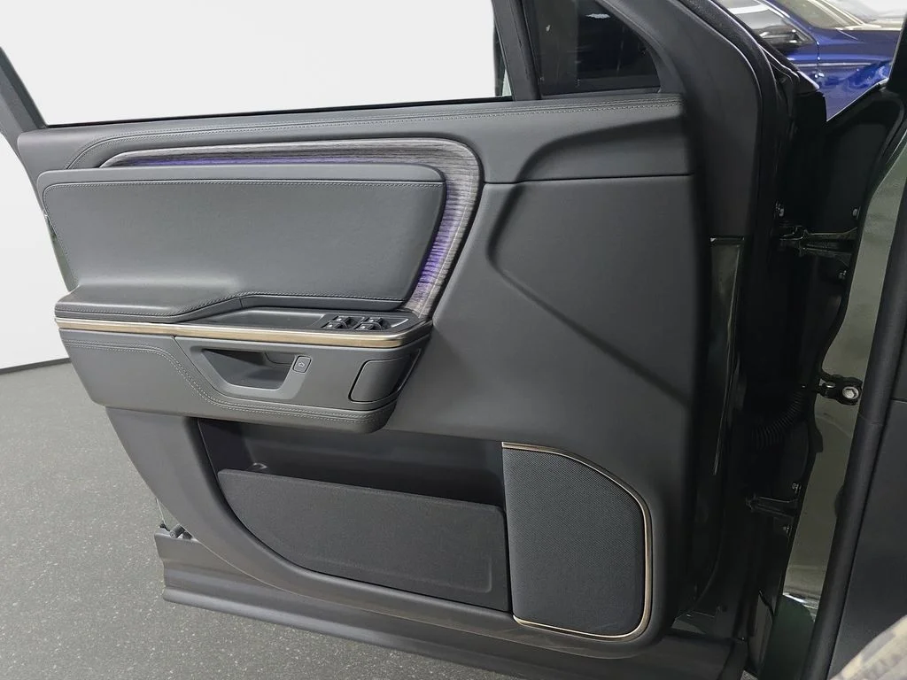 Used 2026  Rivian  image 27