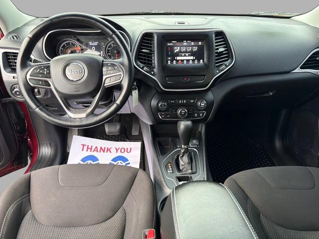 Used 2019  Jeep Latitude image 17