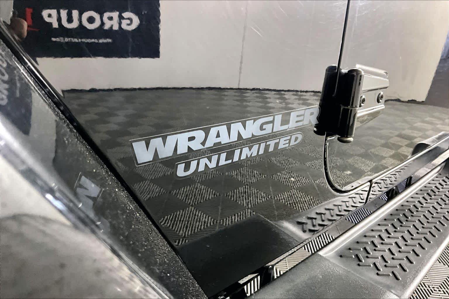Used 2014 Black Clearcoat Jeep Altitude image 28