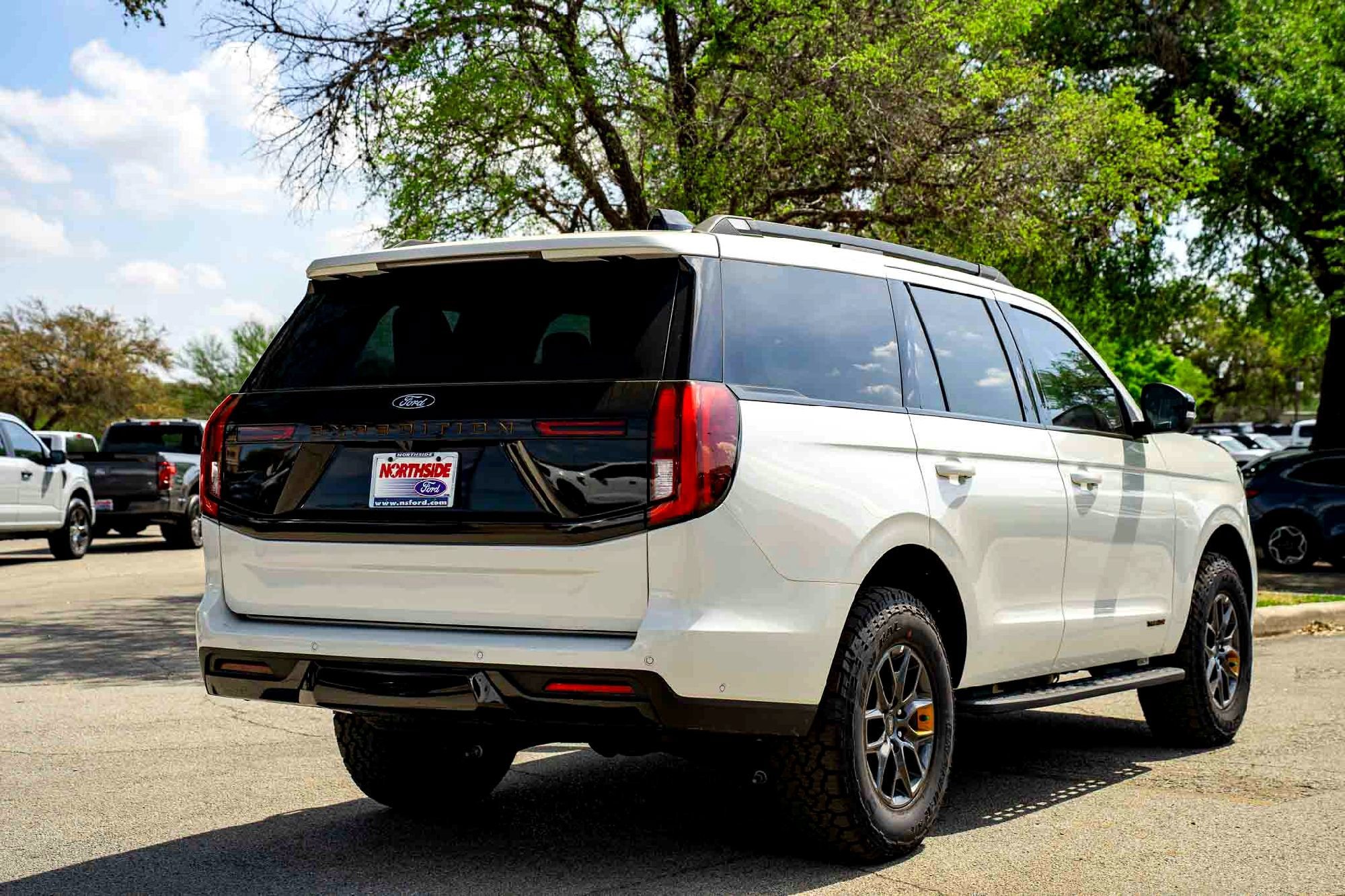 New 2025 Star White Metallic Tri-Coat Ford Tremor image 4