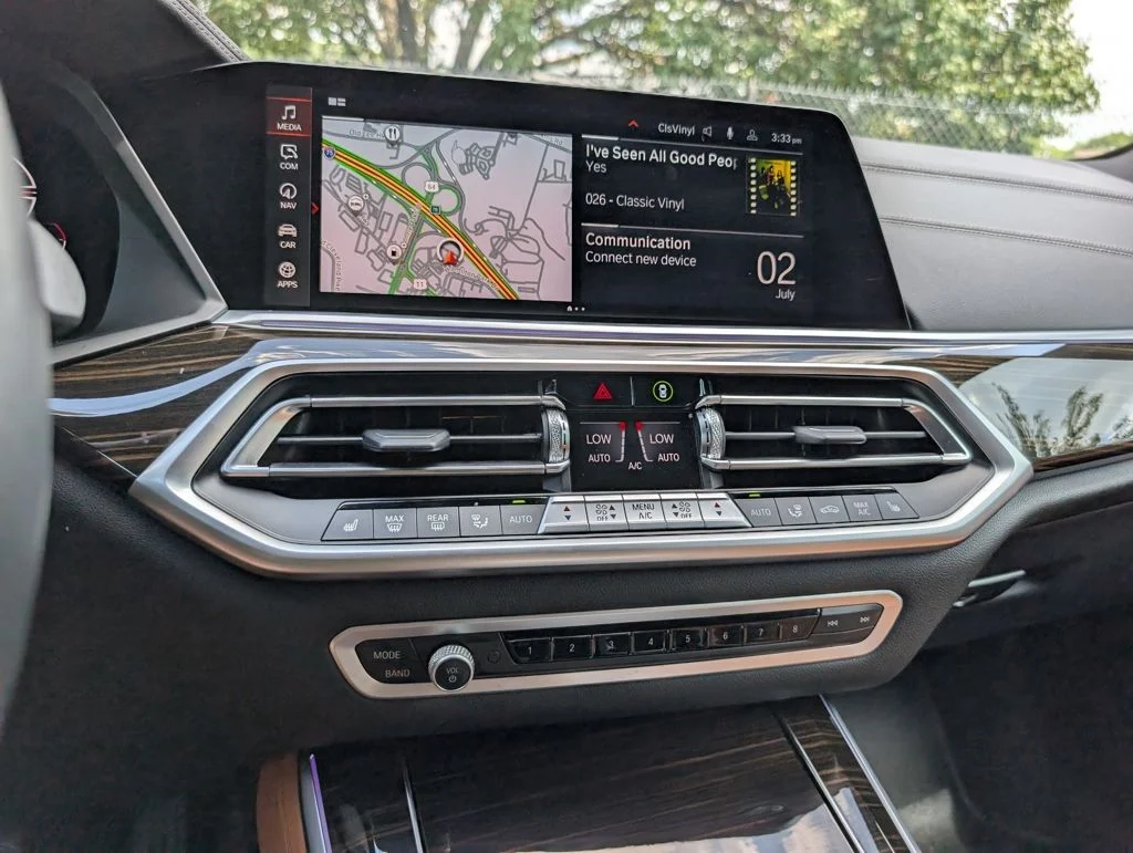 Used 2023 White BMW xDrive40i image 15