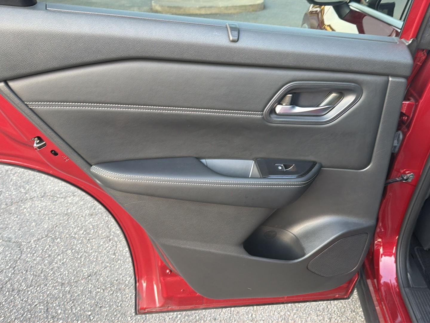 Used 2024 Scarlet Ember Tintcoat Nissan SL image 17