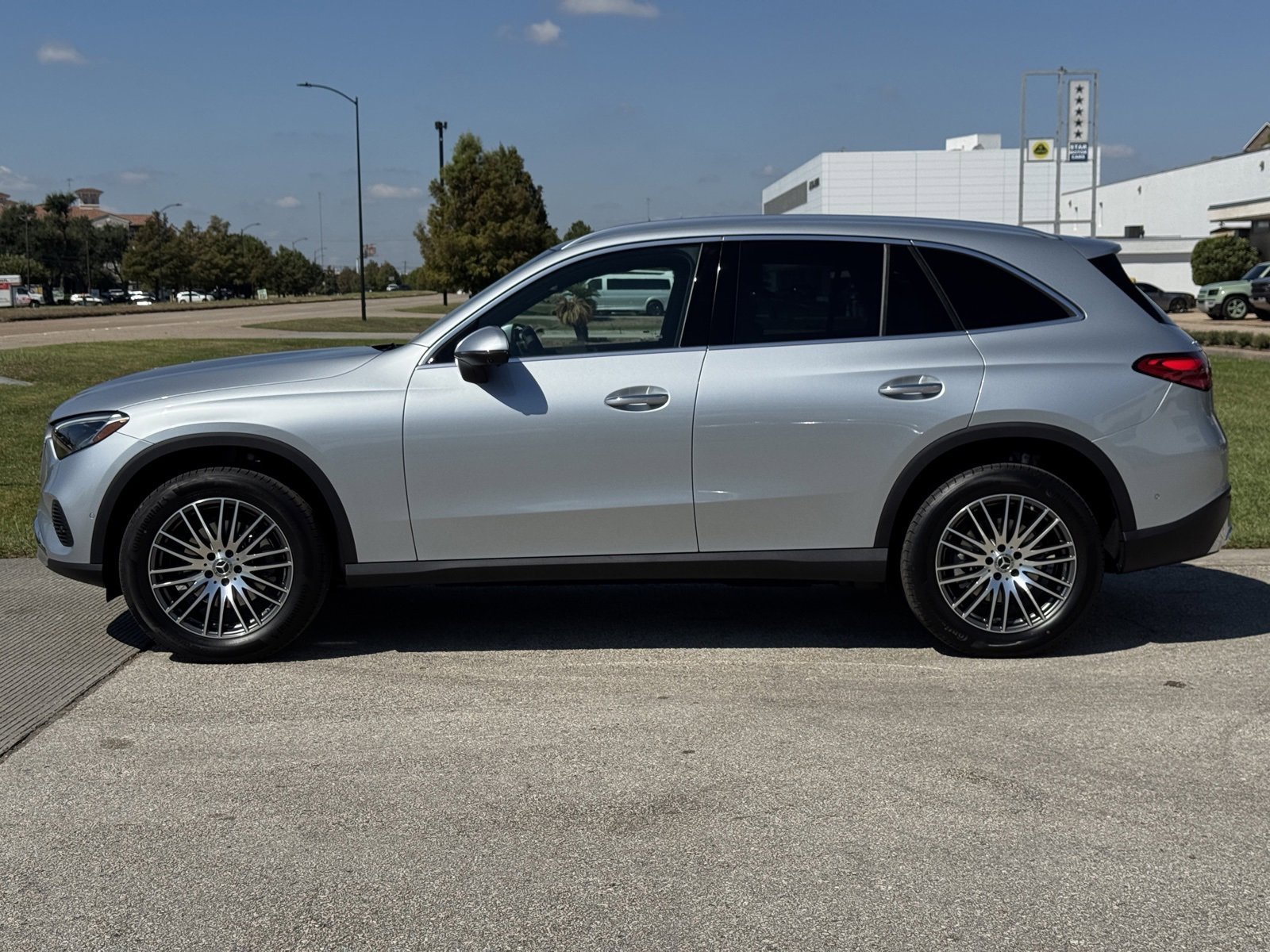 New 2026 Cirrus Silver Metallic Mercedes-Benz GLC 300 image 29