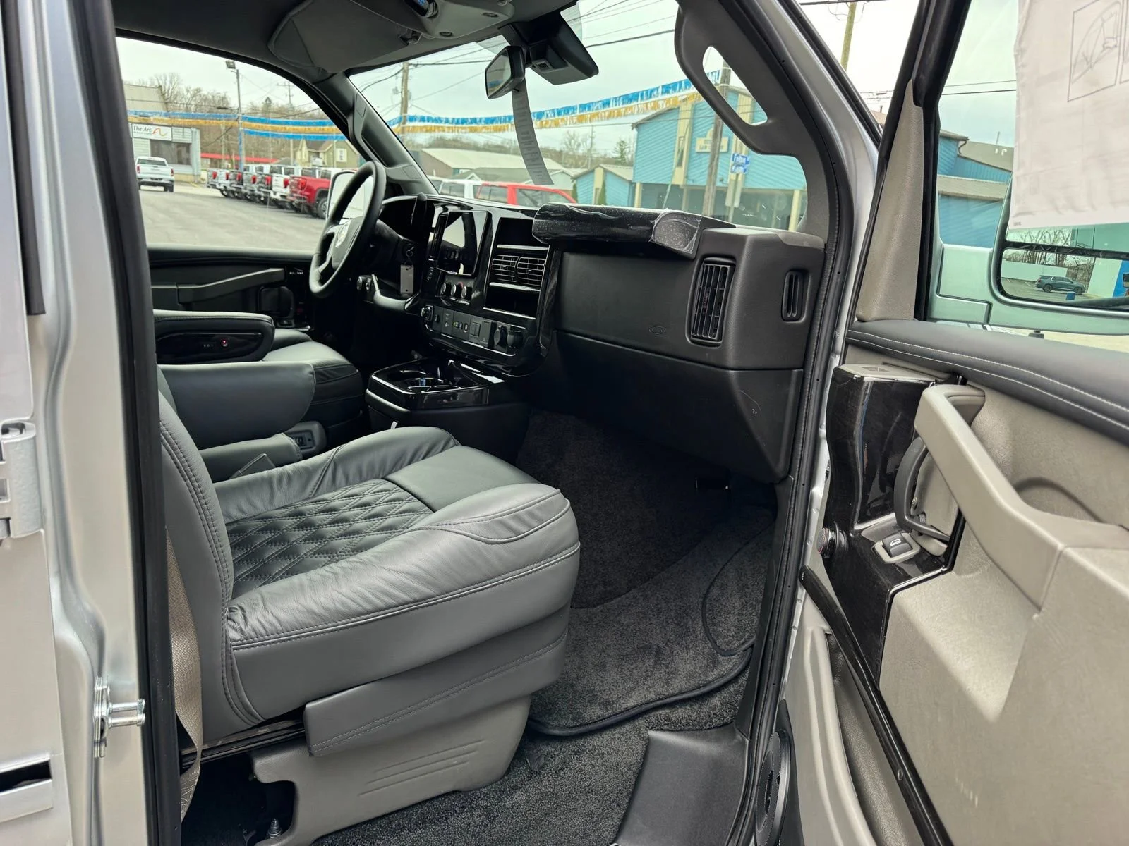 2026 Chevrolet Express Cargo Work Van - Photo 18