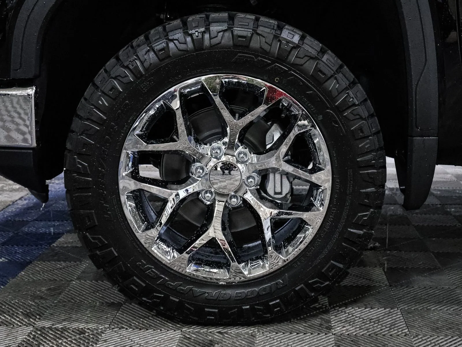 New 2026 Onyx Black GMC SLE image 21
