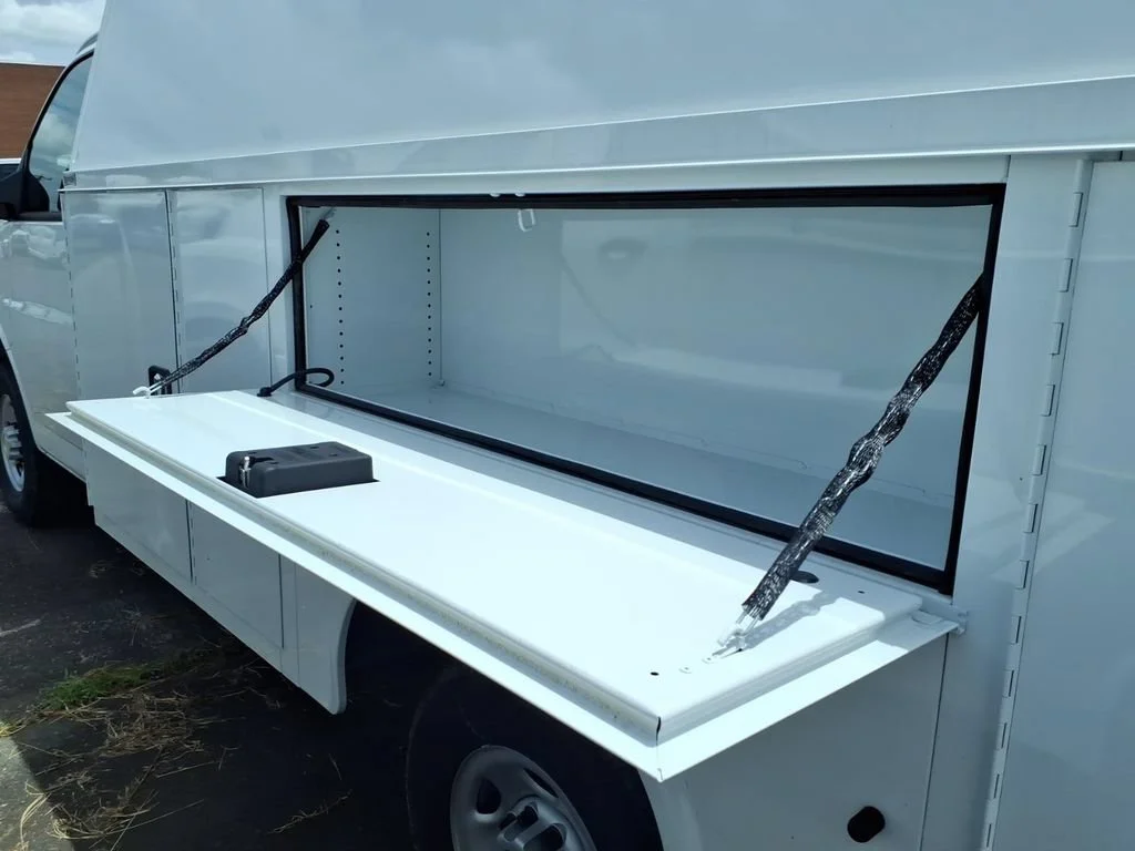 New 2025 Summit White Chevrolet 1WT image 20