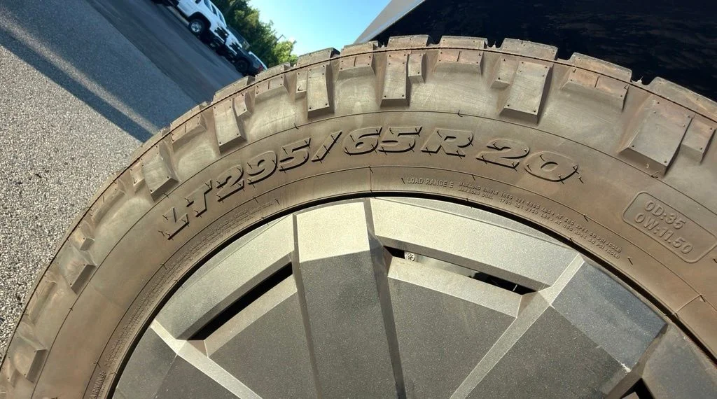 Used 2025  Tesla Base image 12