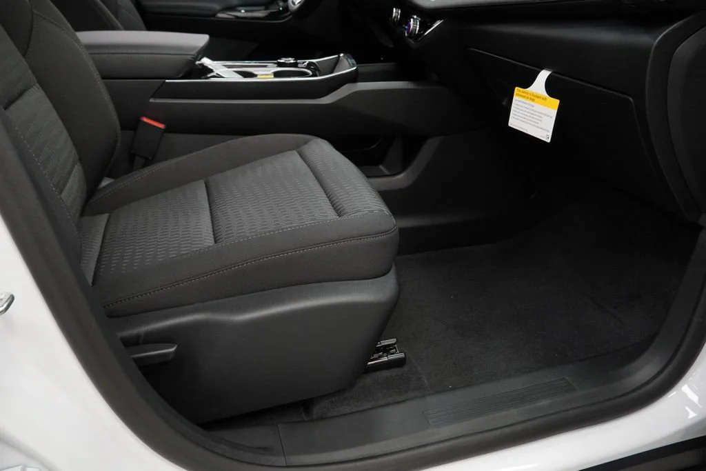 New 2027 Summit White Chevrolet LT image 28