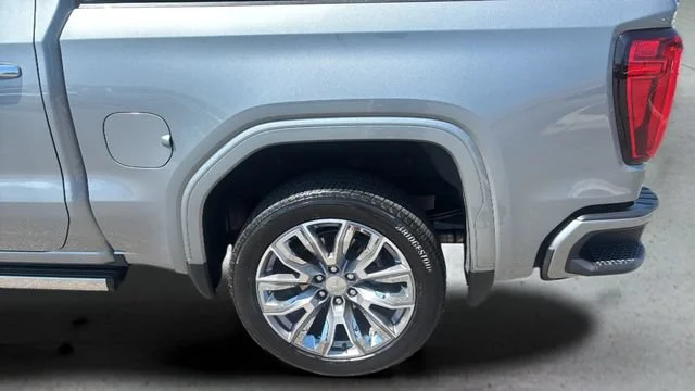 Used 2025 Sterling Metallic GMC Denali image 39