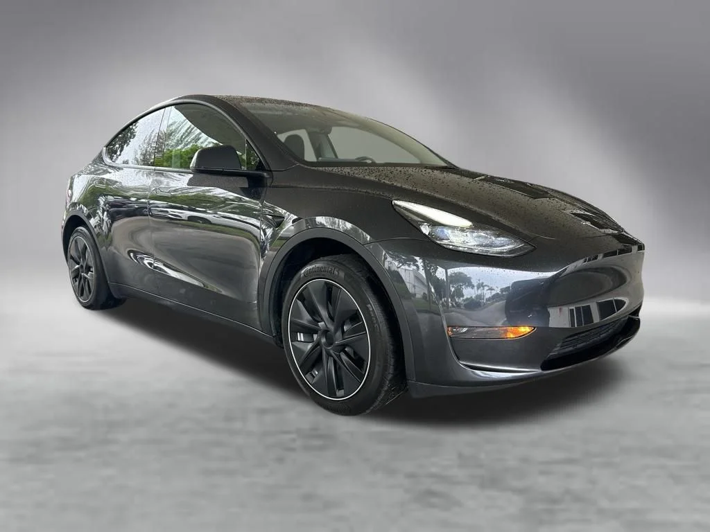 Used 2024 Tesla Model Y Long Range with VIN 7SAYGDED8RF039809 for sale in Davie, FL