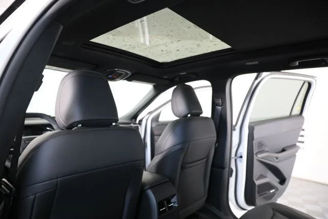 New 2026 Bright White Clear-Coat Exterior Paint Jeep Overland image 19