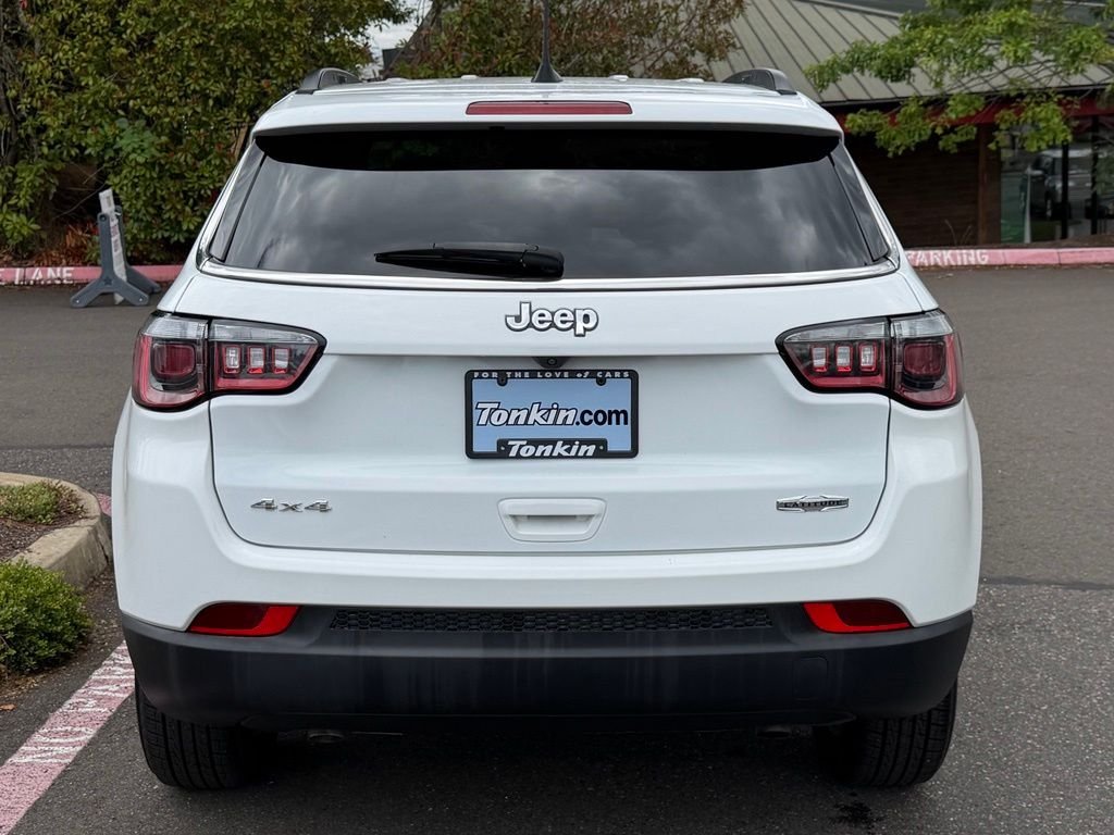 Used 2024 White Jeep Latitude image 6