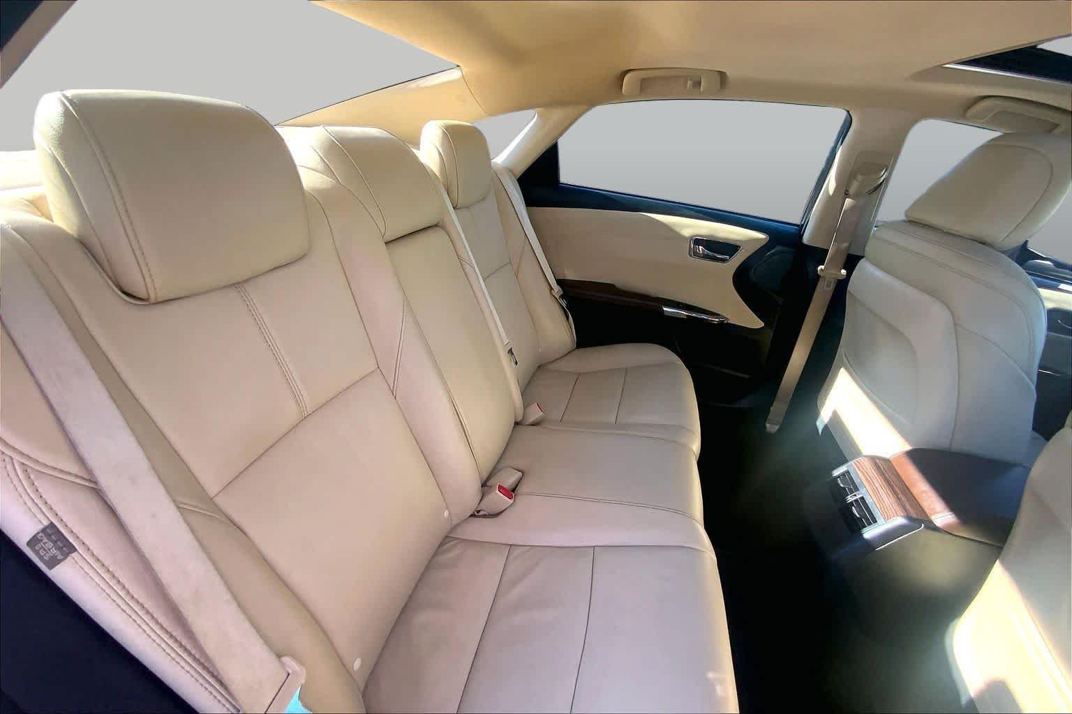 Used 2015 Ooh La La Rouge Mica Toyota XLE Touring image 38