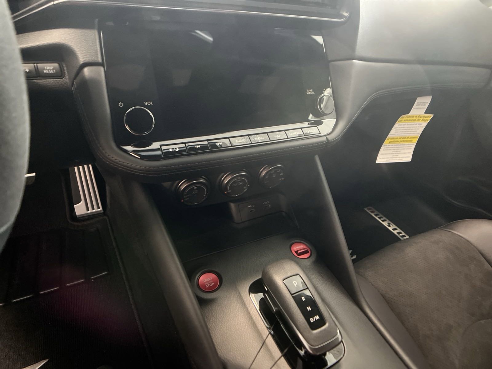 New 2024 Two-tone Everest White TriCoat / Super Black Nissan NISMO® image 22