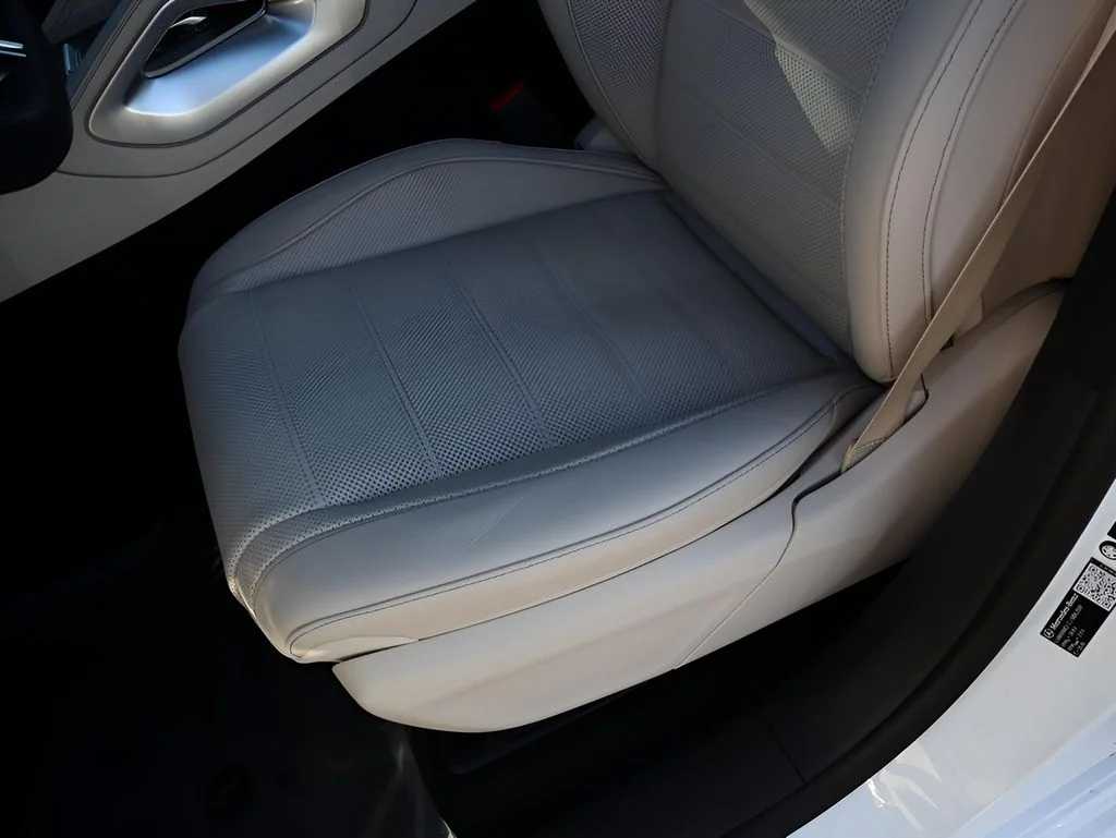 New 2026 MANUFAKTUR Moonlight White Metallic Mercedes-Benz GLS 450 image 35