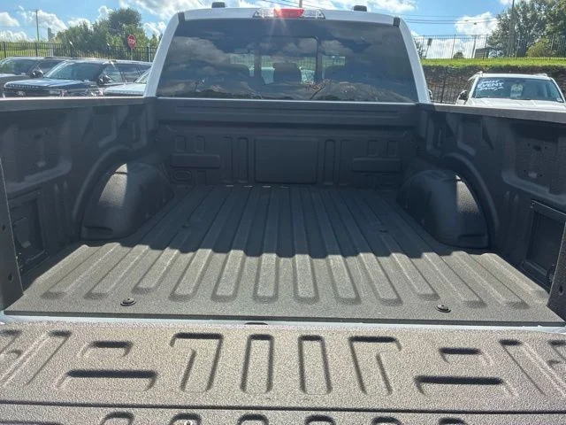 New 2026 Oxford White Ford XLT image 9