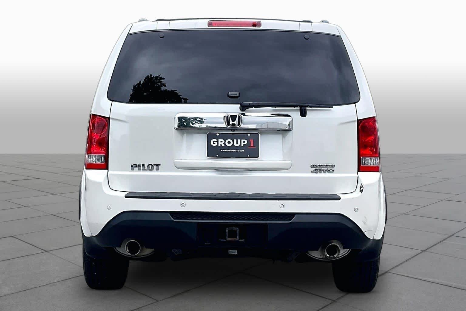 Used 2014 White Diamond Pearl Honda Touring image 4