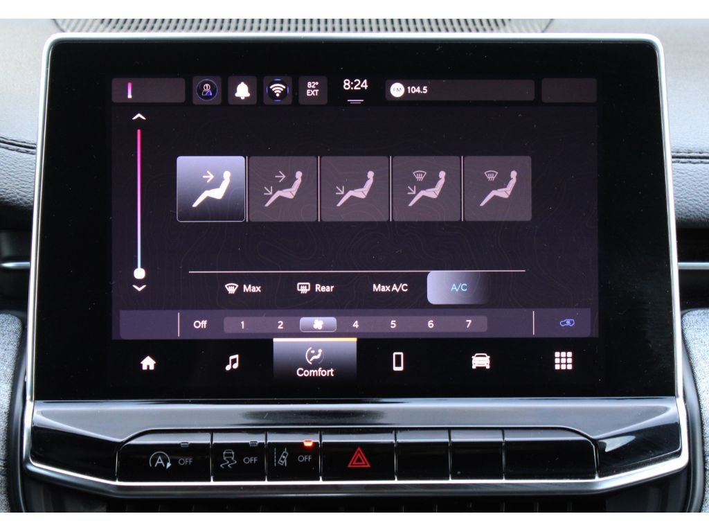 Used 2024 Diamond Black Crystal Pearlcoat Jeep Latitude image 7