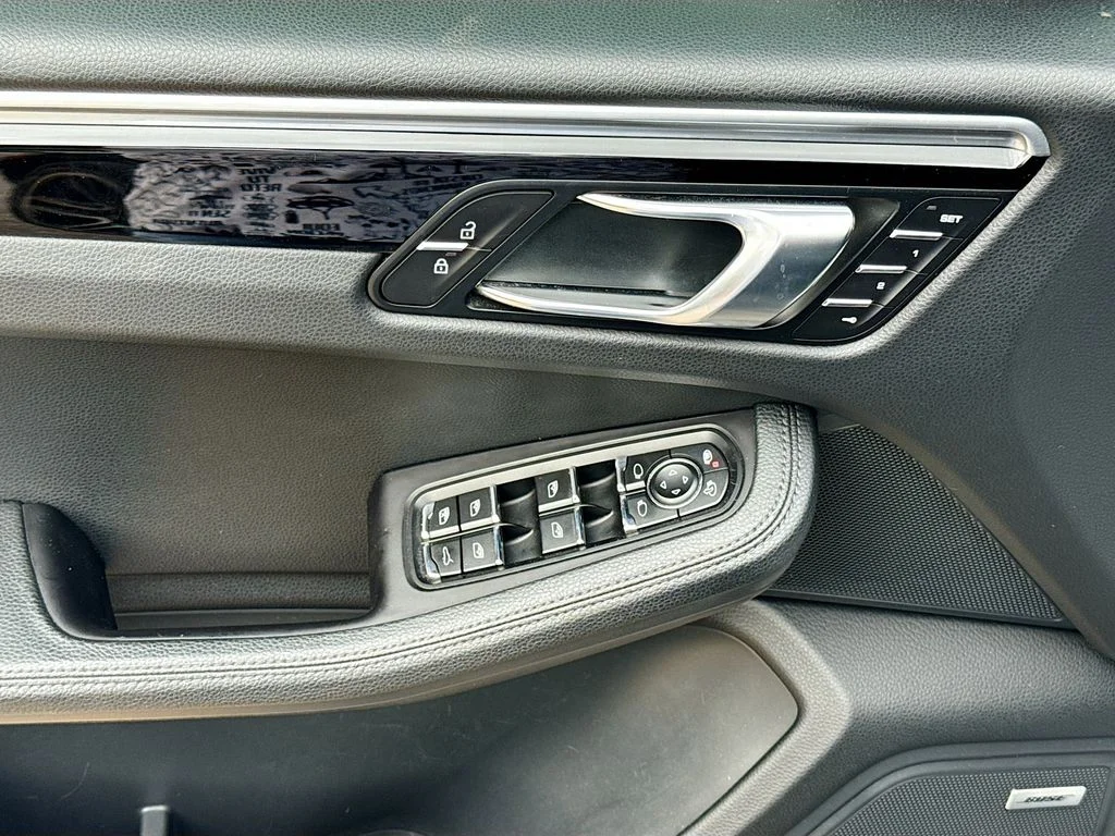 Used 2021  Porsche S image 19