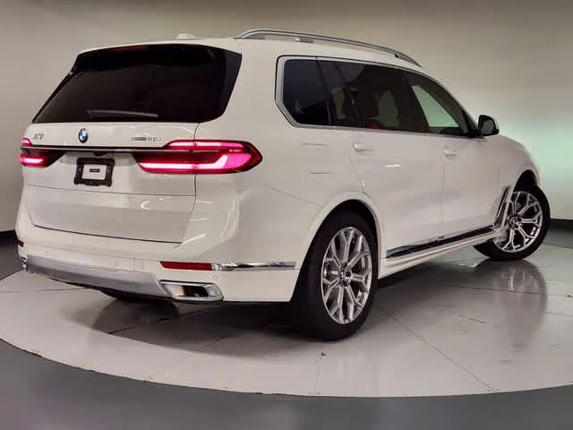 Used 2025 Alpine White BMW xDrive40i image 2