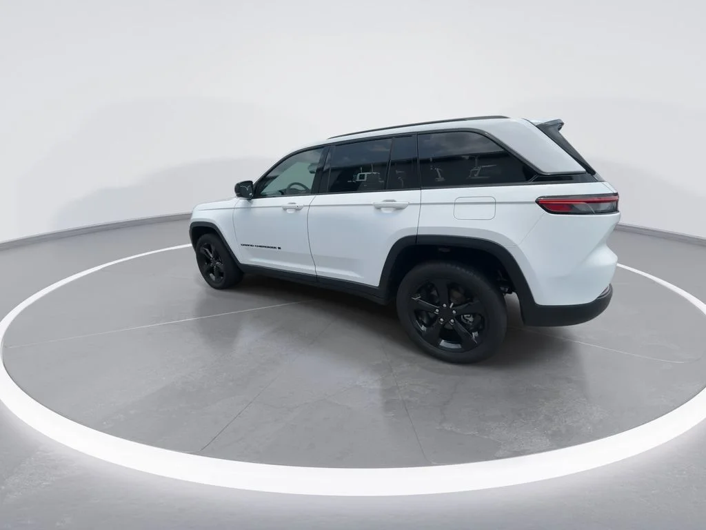 Used 2025 White Jeep Limited image 6