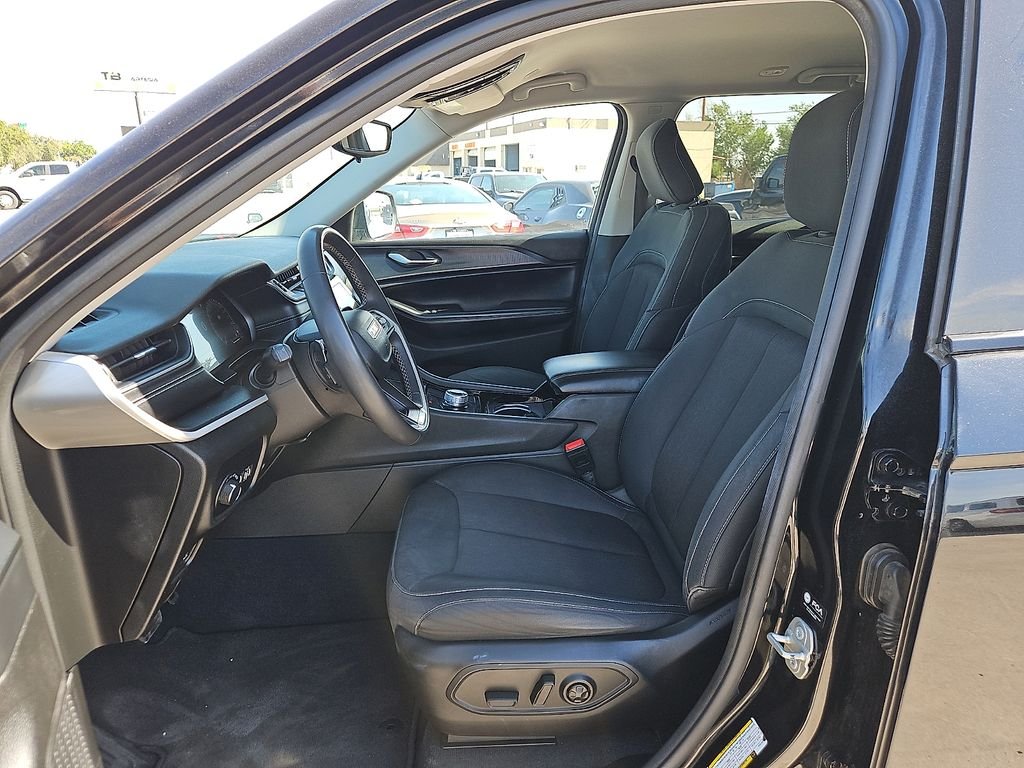 Used 2023 Black Jeep Laredo image 15