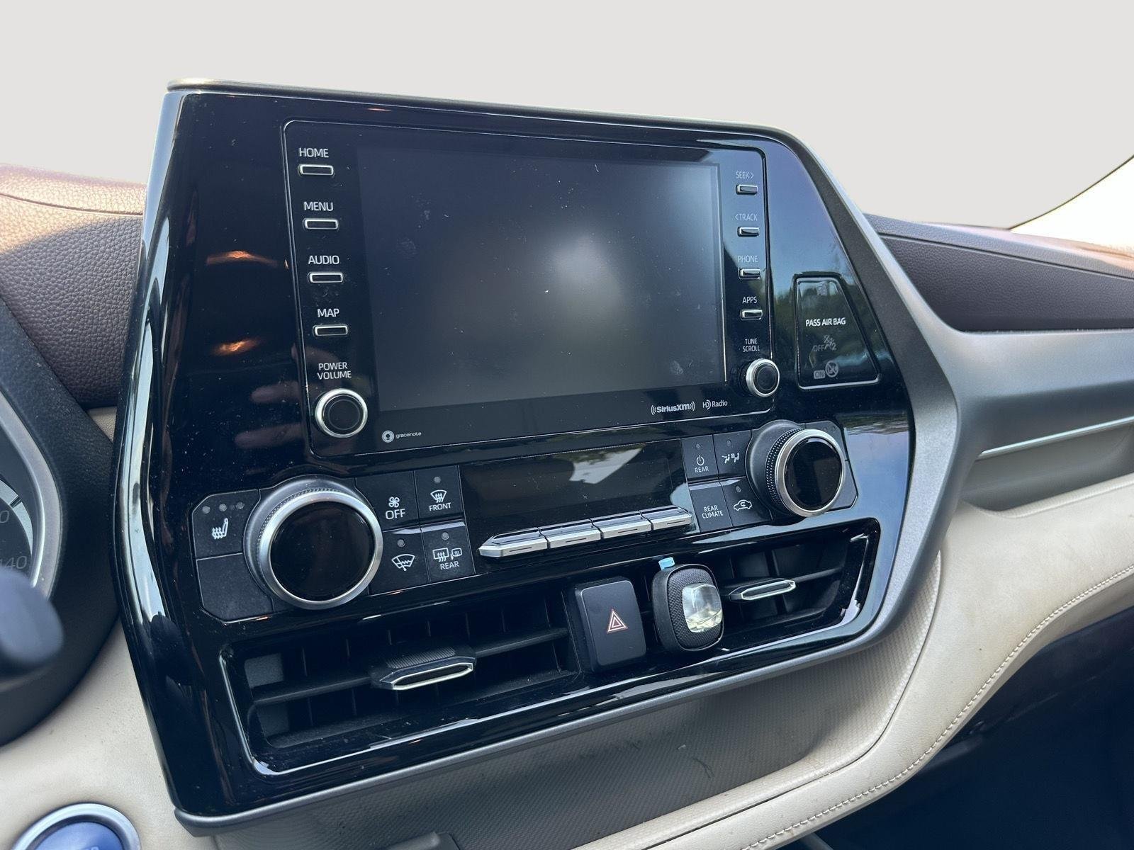 Used 2020 Blizzard Pearl Toyota XLE image 12
