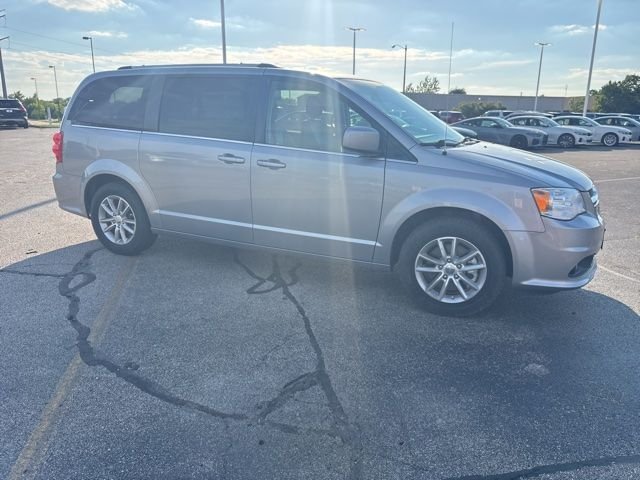 Used 2019 Silver Dodge SXT image 1