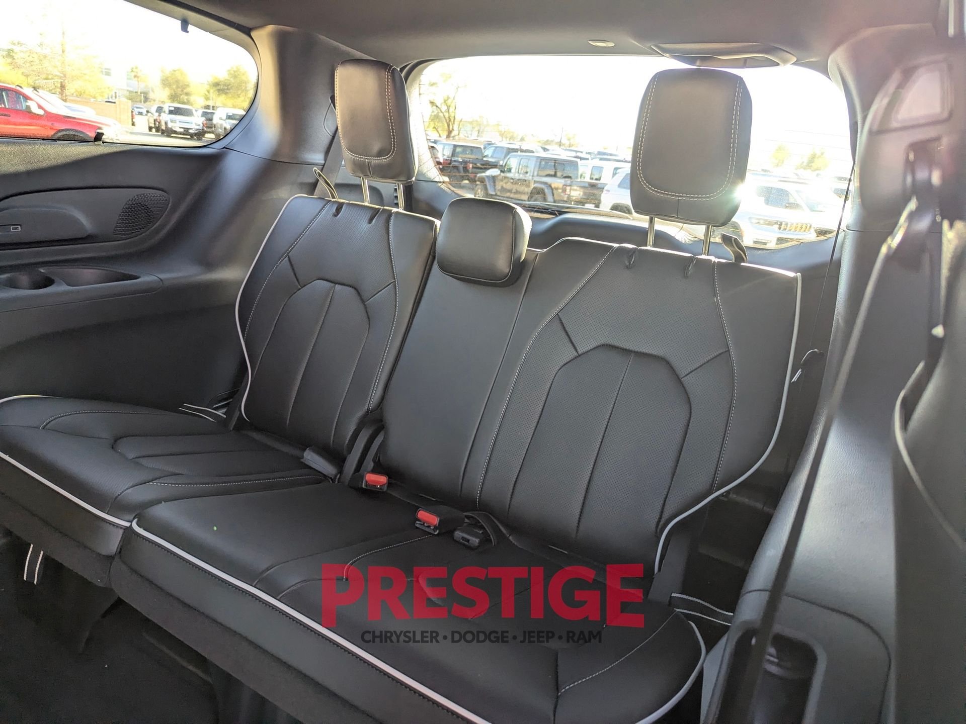 New 2026 Diamond Black Crystal Pearl-Coat Exterior Paint Chrysler Limited image 31