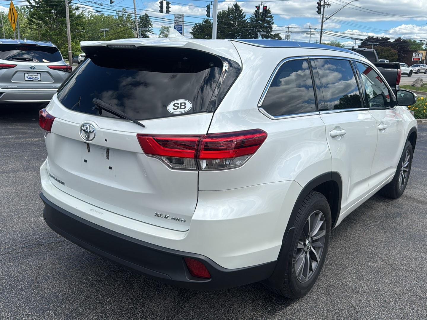 Used 2018 Blizzard Pearl Toyota XLE image 6