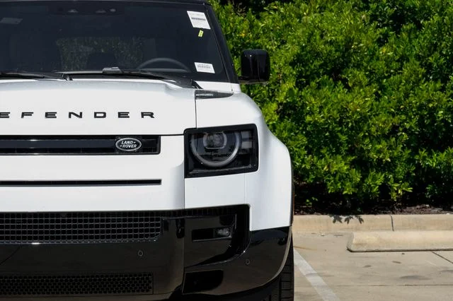 New 2026 White Land Rover X-Dynamic SE image 56