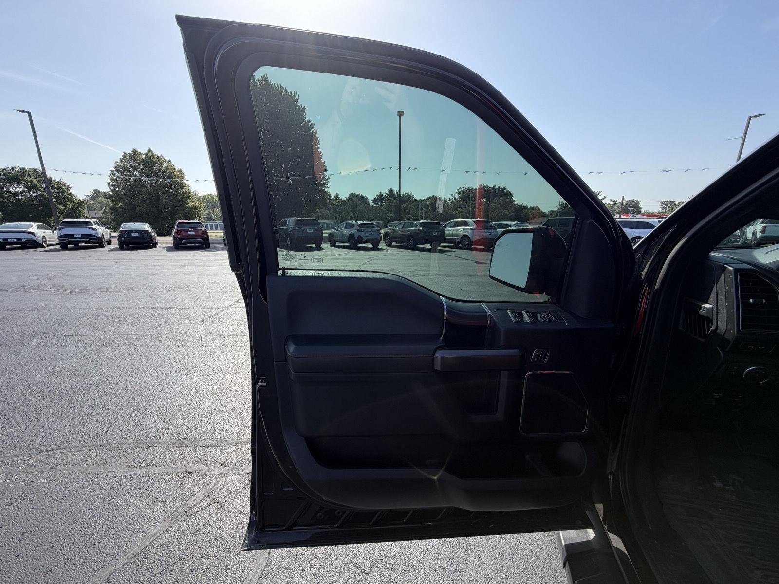 Used 2020 Agate Black Metallic Ford LARIAT image 12
