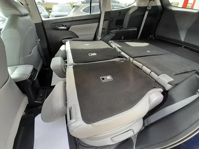 Used 2021  Toyota XLE image 52