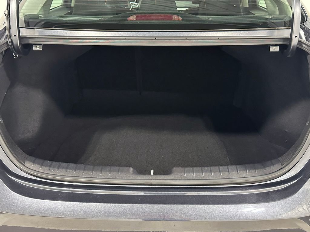 Used 2020 Gray Kia LXS image 5