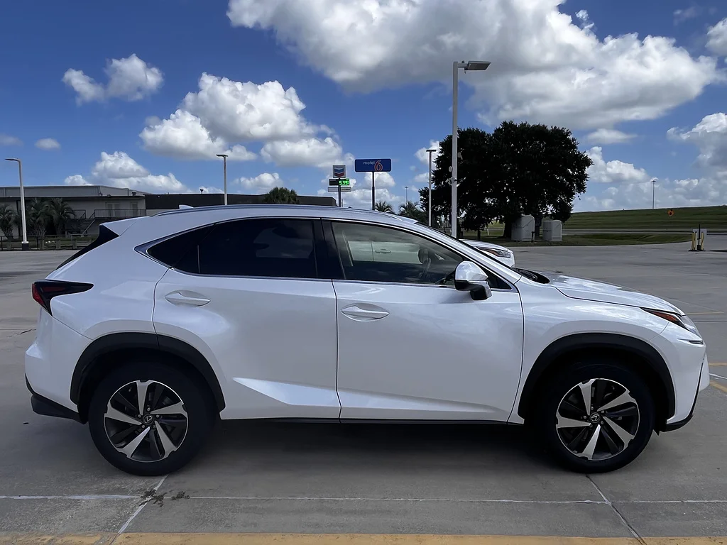 Used 2018 Eminent White Pearl Lexus Base image 2