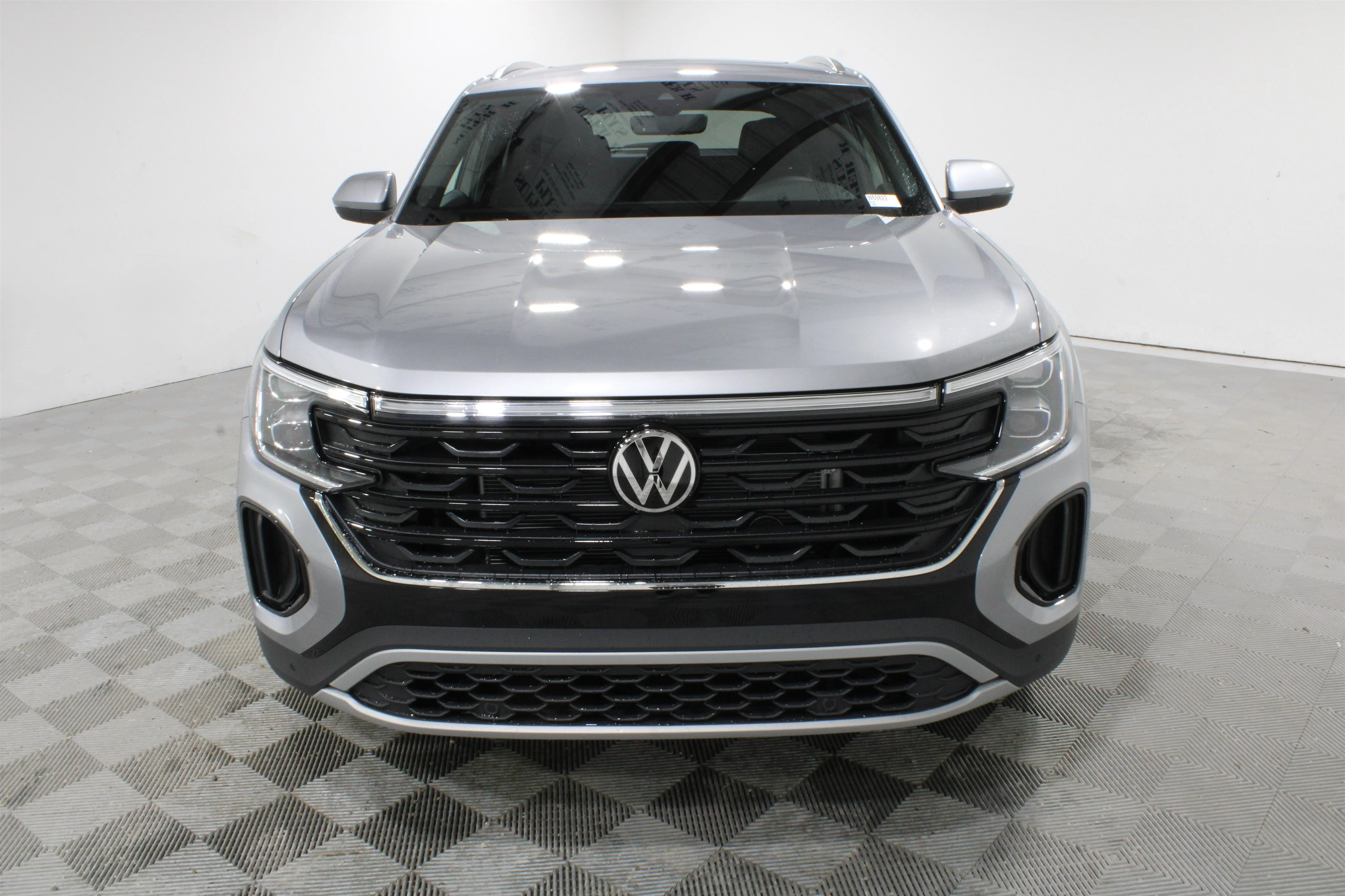 New 2026 Silver Mist Metallic Volkswagen 2.0T SE w/Technology image 31