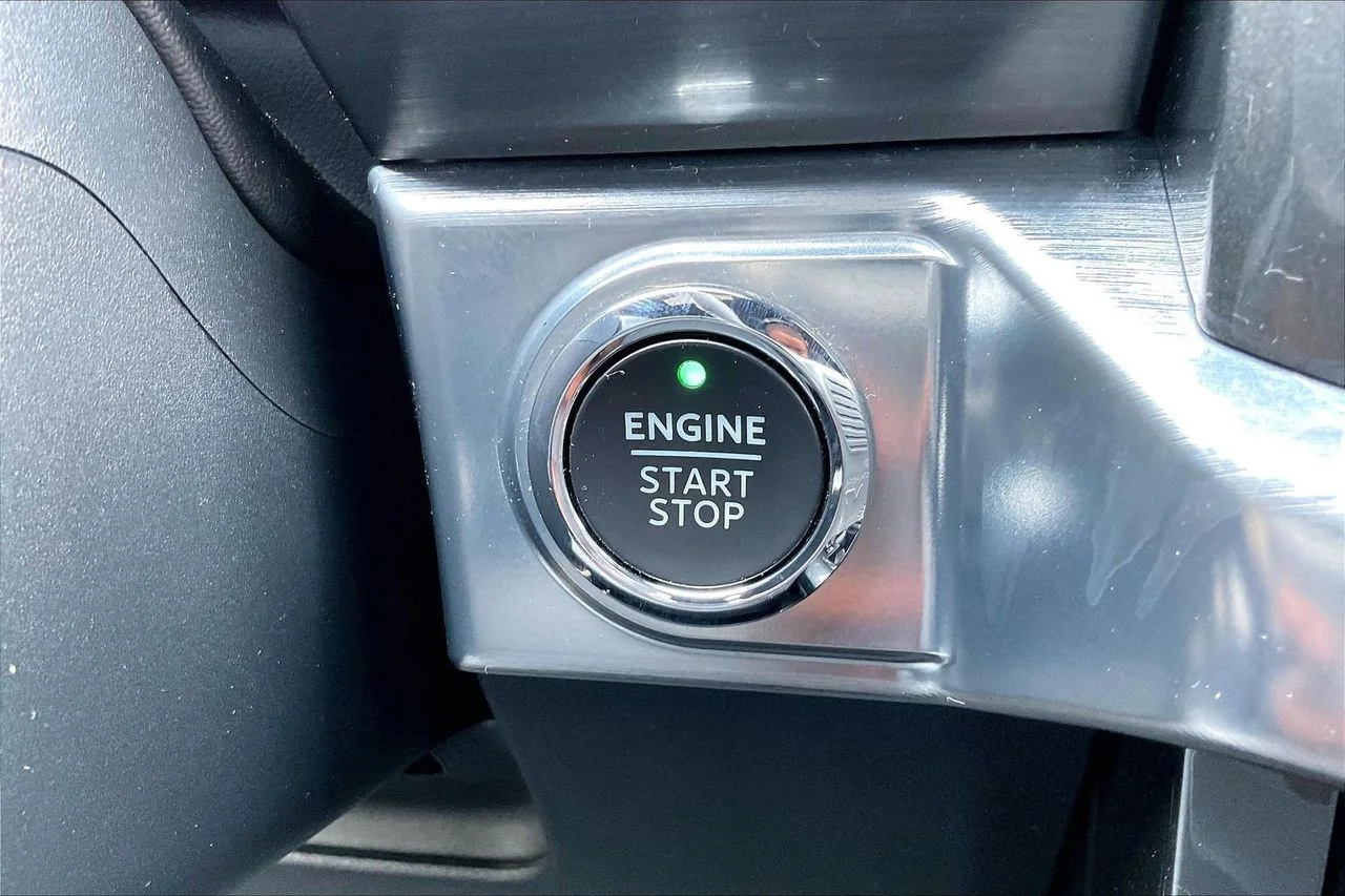 Certified Used 2022 White Ford Lariat image 28