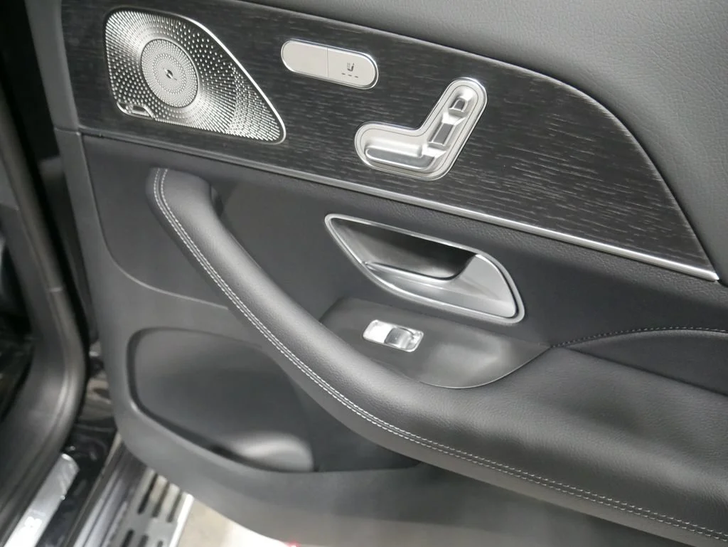 New 2026 Obsidian Black Metallic Mercedes-Benz GLS 450 image 24