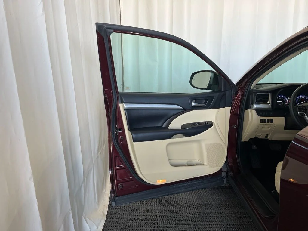 Used 2019 Red Toyota XLE image 19