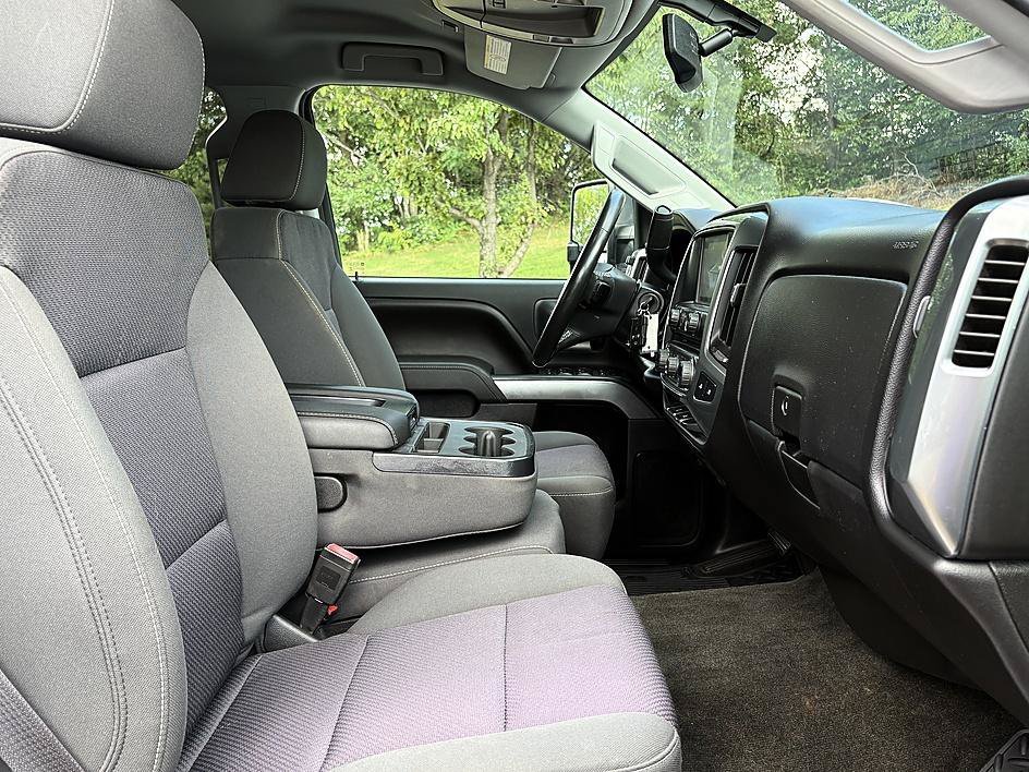 Used 2016 Silver Ice Metallic Chevrolet LT image 13