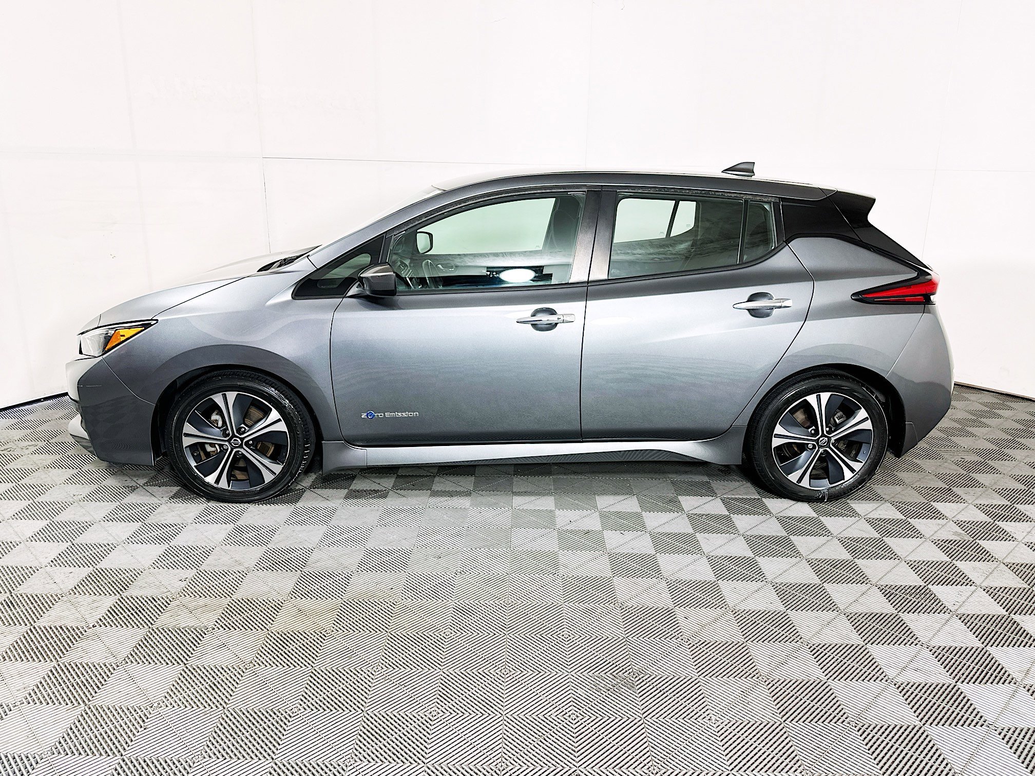 2019 Nissan LEAF thumbnail 9